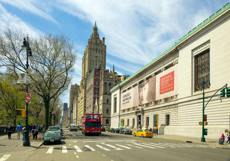 NEW YORK CITY - APRIL 19: A Big Bus Tour passing in front of the New York Historial Society Museum and Library Midtown Manhattan as seen on April 19, 2015のeditorial素材