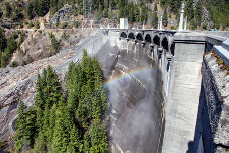 Rainbow and Ross Dam wallの写真素材