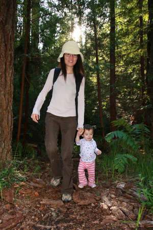 16 Months  girl hiking with momの写真素材