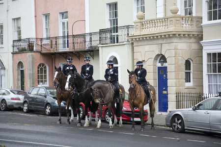 BRISTOL, UK - DEC 18: Mounted police standing outside buildings on Dec 18 2014 in Bristol, UKのeditorial素材