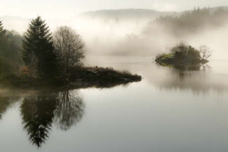Misty mirror-like reflections from Llyn Elsi, Snowdoniaの写真素材