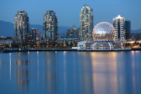 Vancouver, British Columbia, Canada - May 23, 2008:  View of Vancouver's Science World at Telus World of Science and skyline looking across False Creek at dusk.  The Telus World of Science building was originally built for the 1986 World Exposition on Traのeditorial素材