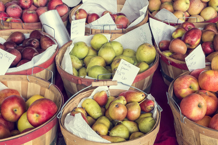 Apples and pears for sale at roadside stand, Oregonの写真素材