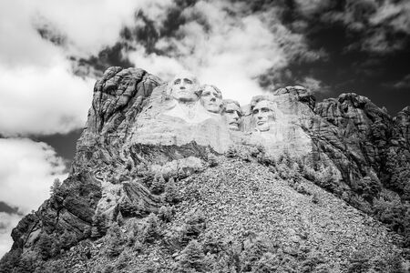 Black and white Mount Rushmore National Memorialのeditorial素材