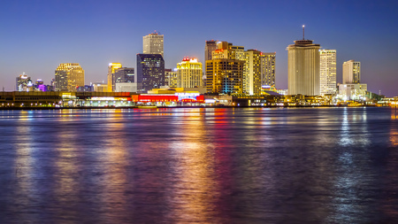 Cityscape of New Orleans skyline across the Mississippi River as night fallsのeditorial素材