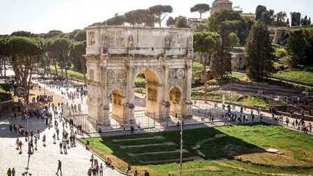 Arch of Constantine surrounded by tourists in Rome, Italyのeditorial素材