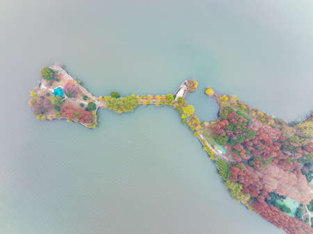 The scenery of Donghu Scenic Area in Wuhan, Hubei in late autumn and early winterの写真素材
