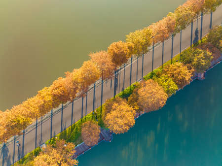 The scenery of Donghu Scenic Area in Wuhan, Hubei in late autumn and early winterの写真素材