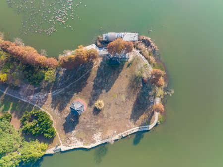 The scenery of Donghu Scenic Area in Wuhan, Hubei in late autumn and early winterの写真素材