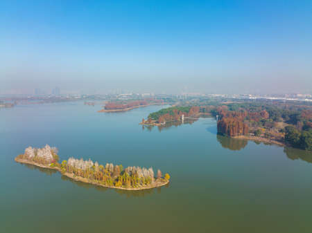 The scenery of Donghu Scenic Area in Wuhan, Hubei in late autumn and early winterの写真素材