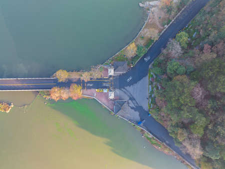The scenery of Donghu Scenic Area in Wuhan, Hubei in late autumn and early winterの写真素材