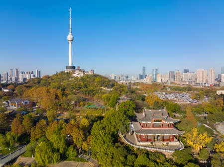 Autumn scenery of Wuhan Hanyang River Beach and Nan'anzui Parkのeditorial素材