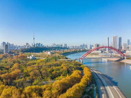 Autumn scenery of Wuhan Hanyang River Beach and Nan'anzui Parkのeditorial素材