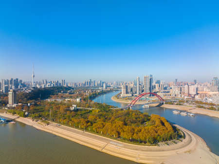 Autumn scenery of Wuhan Hanyang River Beach and Nan'anzui Parkのeditorial素材