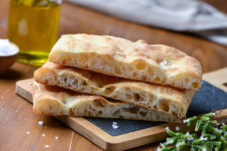 Crmbly Roman style focaccia, Florentine flatbread, Roman-style pizza in palaの写真素材
