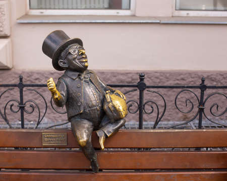 Odessa, Ukraine - 04 17 21: banker bank clerk sitting on a bench back metal statue. Translation to English: Memories of Ozias Hais 1840-1913のeditorial素材