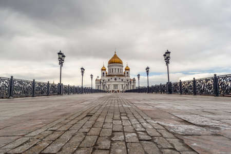 Moscow, Russia, April 5, 2020. Coronavirus Quarantine, Covid-19, in Moscow. Empty bridge overlooking the Cathedral of Christ the Savior.のeditorial素材