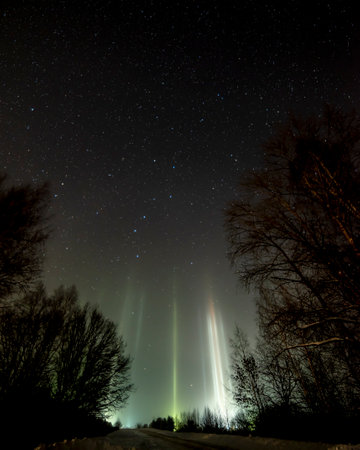 Light pillars result from a meteorological phenomenon that occurs when humidity is high, temperature is low and there is no wind.の写真素材
