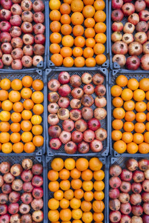 Pomegranates and oranges for sale on in an Istanbul market place.の写真素材