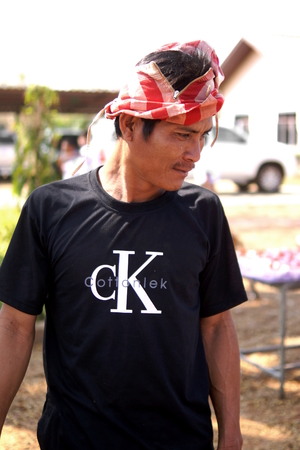 BAN BO NAM CHING, SA KAEW, THAILAND - February 10, 2014: People preparing food in the courtyard of a school for childrens in Ban bo nam ching, Sa kaew, Thailand.のeditorial素材