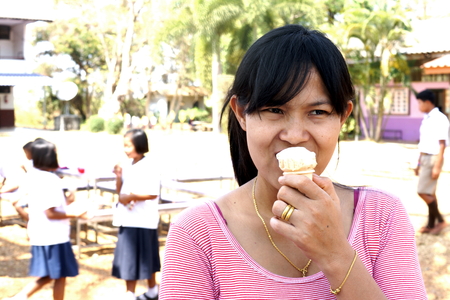 BAN BO NAM CHING, SA KAEW, THAILAND - February 10, 2014: People preparing food in the courtyard of a school for childrens in Ban bo nam ching, Sa kaew, Thailand.のeditorial素材