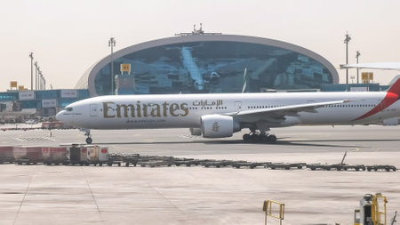 DUBAI, UNITED ARAB EMIRATES- AUGUST, 22, 2016: emirates boeing 777 plane taxiing to runway at dubaiのeditorial素材
