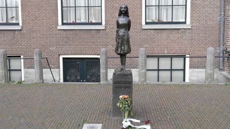 AMSTERDAM, NETHERLANDS-OCTOBER, 12, 2017: anne frank statue in amsterdamのeditorial素材