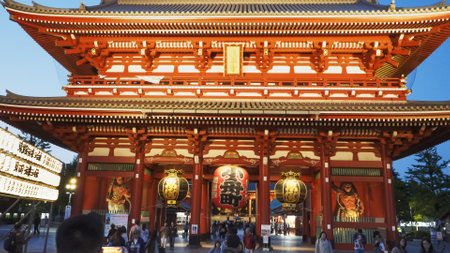 TOKYO, JAPAN - APRIL, 20, 2018: looking toward senso-ji shrines hozomon gateのeditorial素材