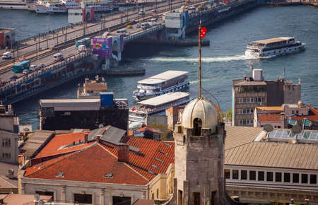 ISTANBUL, TURKEY â APRIL 28: The New Mosque and neighboroods along the Bosphorus on April 28, 2012 in Istanbul, Turkey prior to Anzac Day.  The Bosphorus divides Turkey between Europe and Asia.  のeditorial素材