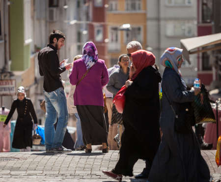 ANKARA, TURKEY â APRIL 27: Musim neighborhood of Istanbul prior to Anzac Day.  Turkish people remember allies from Australia and New Zealand who fought at the battle of Galipoli during World War I.  のeditorial素材