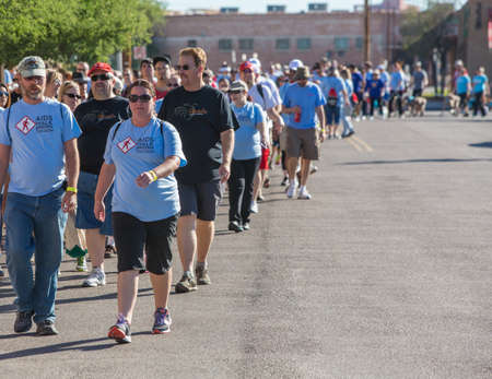TUCSON, AZ/USA - OCTOBER 12: Unidentified participants in AIDSwalk on October 12, 2014 in Tucson, Arizona, USA.のeditorial素材