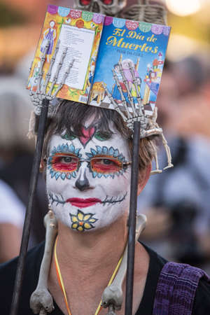 TUCSON, AZ/USA - NOVEMBER 09: Unidentified woman in facepaint at the All Souls Procession on November 09, 2014 in Tucson, AZ, USA.のeditorial素材