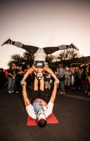 TUCSON, AZ/USA - NOVEMBER 09: Two unidentified performers at the All Souls Procession on November 09, 2014 in Tucson, AZ, USA.のeditorial素材
