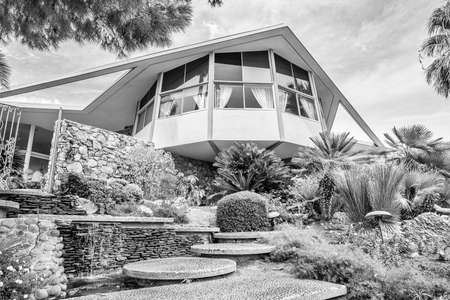 PALM SPRINGS, RIVERSIDE COUNTY, CALIFORNIA, USA - SEPTEMBER 20:  Historic mid century home built by Robert Alexander, designated The House of Tomorrow and used by Elvis Presley and Priscilla Presley on their honeymoon in 1967, on September 20, 2015 in Palのeditorial素材