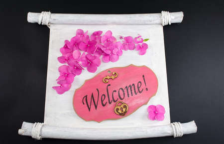 Welcome note written on the wooden frameの写真素材