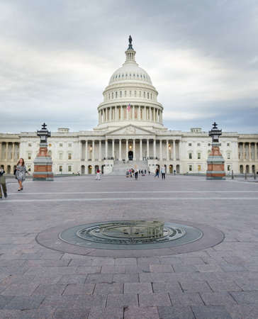 WASHINGTON DC, USA - OCTOBER 21, 2016: United states Capitol dome panorama on a cloudy day with tourist standing in frontのeditorial素材
