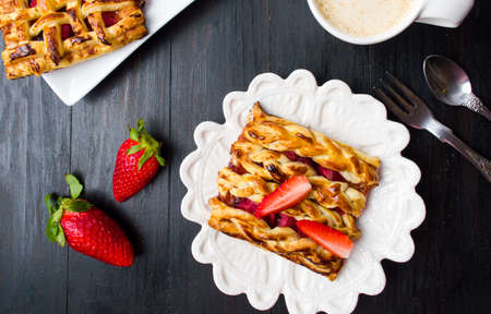Sweet strawberry pie with fresh fruit on a plateの写真素材