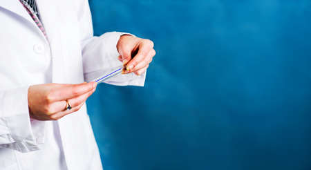 Doctor holding a body thermometer close upの写真素材