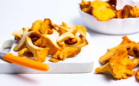 Sliced golden chanterelle mushroom on cutting boardの写真素材