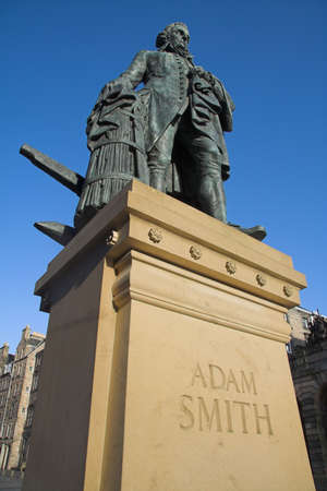 Statue of the Scottish Enlightenment economist and philosopher Adam Smith (1723-90) on Edinburgh's Royal Mile. Smith's book, The Wealth of Nations, is considered a pioneering guide to political economy and free market enterprise, and remains hugely influeの写真素材