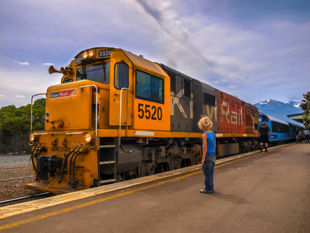 KAIKOURA, NEW ZEALAND - DECEMBER 10: KiwiRail DXC 5520 Diesel Locomotive passenger train waiting at station in Kaikoura, New Zealandのeditorial素材