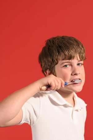 boy brushing teeth verticalの写真素材