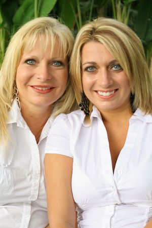 gorgeous women headshot verticalの写真素材