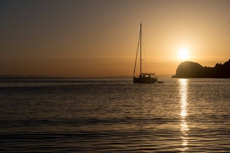 Breathtaking view of a boat at the horizon in the Galissas beach, Syros island, Cyclades archipelago, Greece - Imageの写真素材