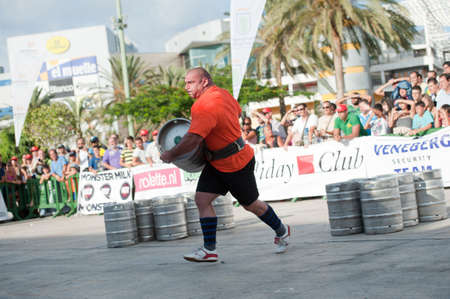 CANARY ISLANDS-SEPTEMBER 03: Ervin Katona from Serbia lifting and running with a heavy barrel during Strongman Champions League in Las Palmas September 03, 2011 in Canary Islands, Spain のeditorial素材