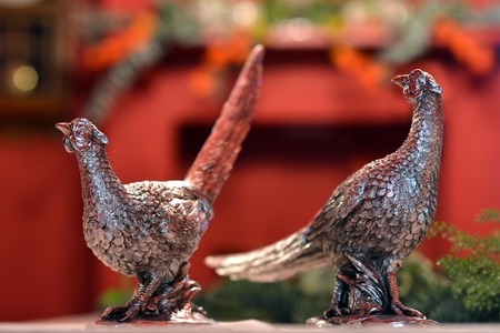 Metal animal figures on a Christmas table setting.の写真素材