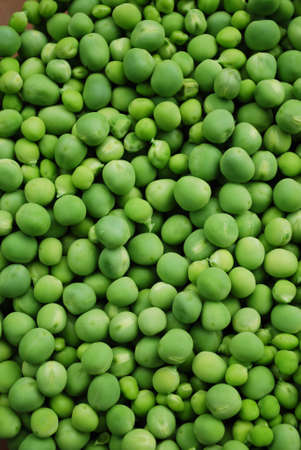 Shelled fresh ripe sweet green peas backgroundの写真素材