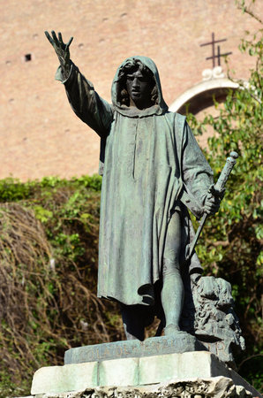 Cola di Rienzo, a powerful politician in medieval Rome who revolted against the Pope. Bronze statue cast in 1887 and now on Capitoline Hill.のeditorial素材