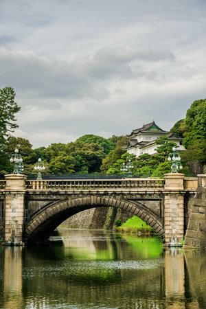 Tokyo Imperial Palace Outer Gardens with the famous Nijubashi Bridge のeditorial素材