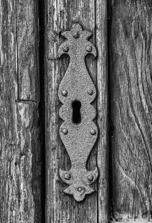 Old keyhole with rust on a wooden door (Black and White)のeditorial素材